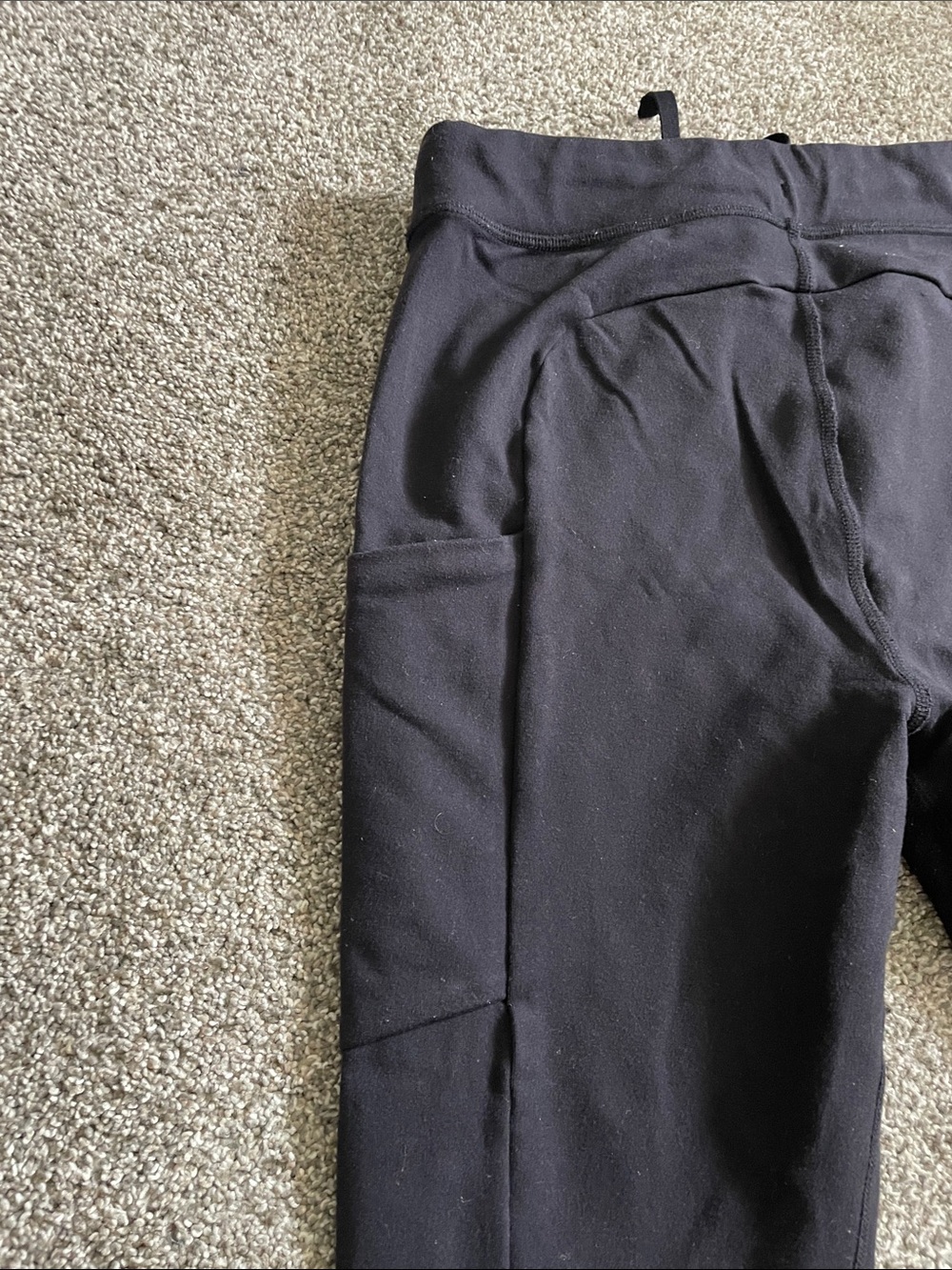 ALO Yoga Black Women's High-Rise Leggings with Drawstring and side pockets - Picture 5 of 6
